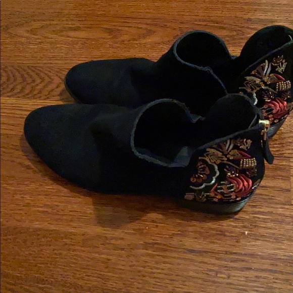 Kenneth Cole Reaction Short black suede booties - Picture 1 of 4